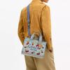 Coach Torba Utility Cargo 26 z haftem wiśniowym, dżinsowa ze skórą Vachetta, średnia, damska, tote bags CDZ31-B4EI