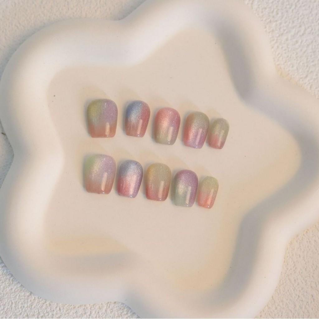 

100% РУЧНАЯ РАБОТА Короткие искусственные ногти в форме гроба Ультра короткие трапециевидные конфетные цвета Набор накладных ногтей «кошачий глаз» с клеем Многоразовый пресс для ногтей XS