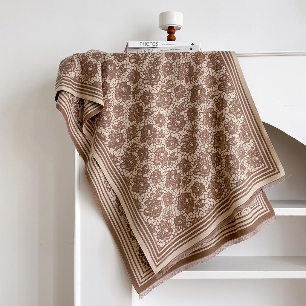 Retro Floral Imitation Cashmere Skin-Friendly Scarf Autumn And Winter Thickened Warm Women'S Scarf Travel Shawl