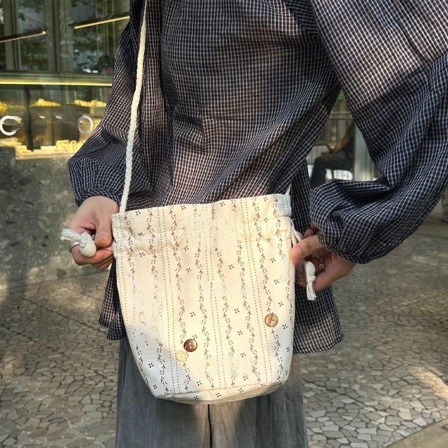 

2025 New Floral Phone Bag Floral Crossbody Autumn Winter Large Capacity Niche Adjustable Fashion Bucket Bag белый