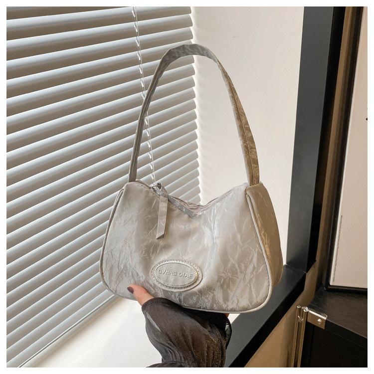 

Korean version of fashion underarm bag women s 2024 summer new simple casual small square bag high-end shoulder bag срібний