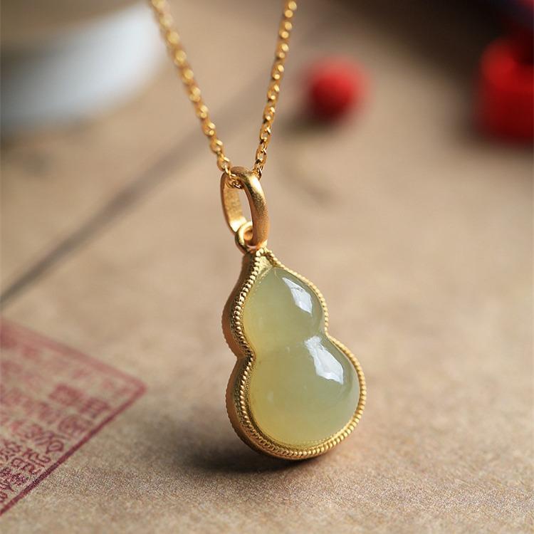 Natural Hetian Jade Gourd Necklace for Women, Vintage Niche Light Luxury Design, Chinese Style Fashion Classic Enamel Clavicle Chain