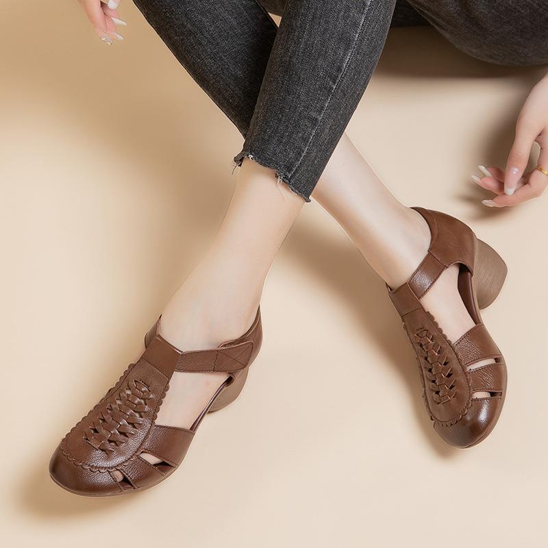 

Летняя женская обувь из кожи удобные сандалии из коровьей кожи с перфорацией женские туфли в стиле ретро туфли для мамы мягкая подошва толстый высокий каблук женские сандалии 40 темно-коричневого