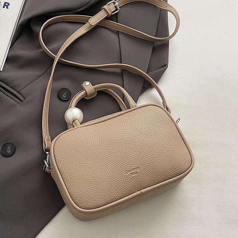 Spring and summer hot sale Korean version of simple niche design portable pillow bag fashionable commuter versatile high sense messenger bag women