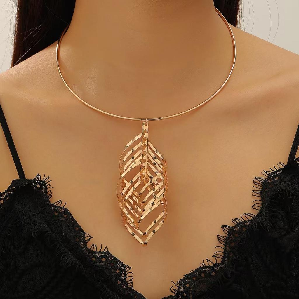 Retro Exaggerated Personality Temperament Spiral Hollow Golden Necklace Earrings Bijouterie Sets For Women