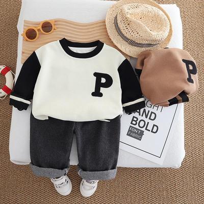 Jungen Colorblock Langarm Sweatshirt & T-Shirt Set mit modischen Kleinkindjeans.