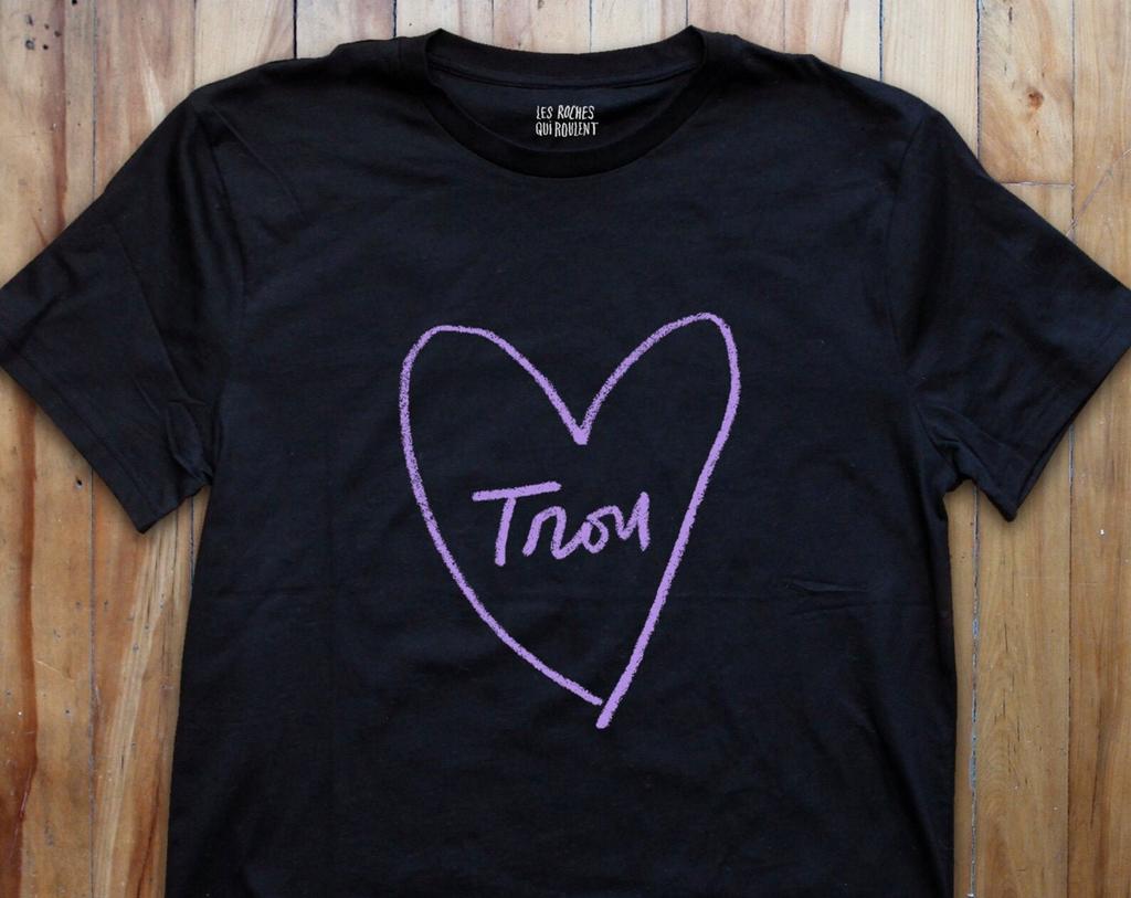 Trou T shirt