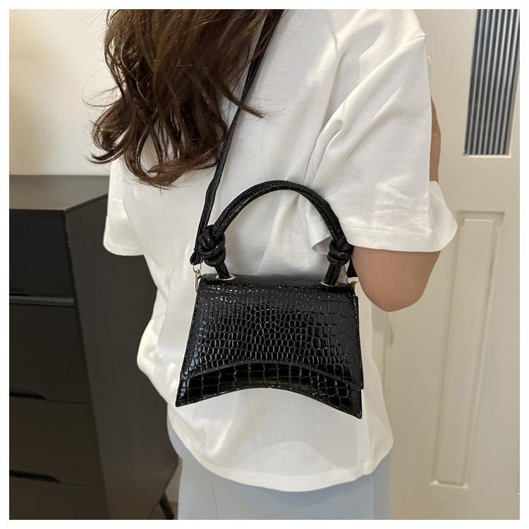 Trendy Street Style Pu Leather Handbag For Women Minimalist Square Shoulder Bag