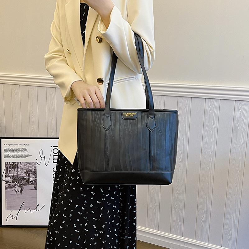 Large Capacity Commuting Casual Ladies Fashionable Retro New Soft Face Solid Color One Shoulder Armpit Tote Women's Bag