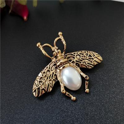 Broșe și accesorii pentru corp