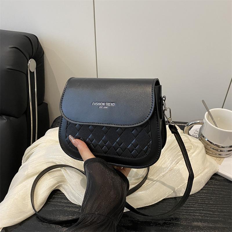 High Value Bag Women's New Trendy Texture Versatile Shoulder Bag Fashion Trendy Messenger Saddle Bag