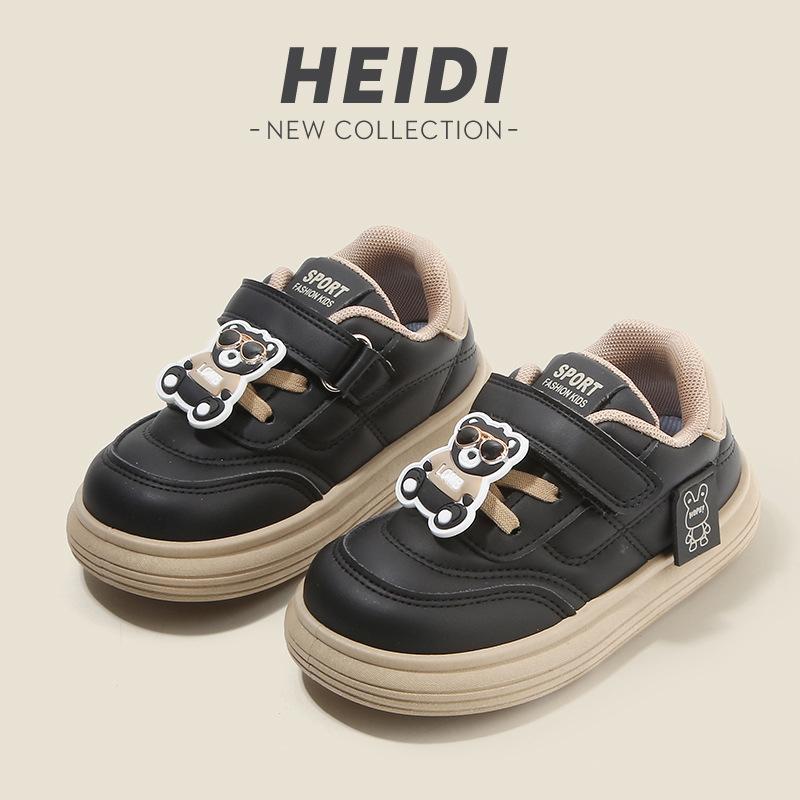 Clearance children's sports shoes 2025 spring and autumn boys' casual board shoes cartoon girls' bread shoes soft-soled baby shoes list