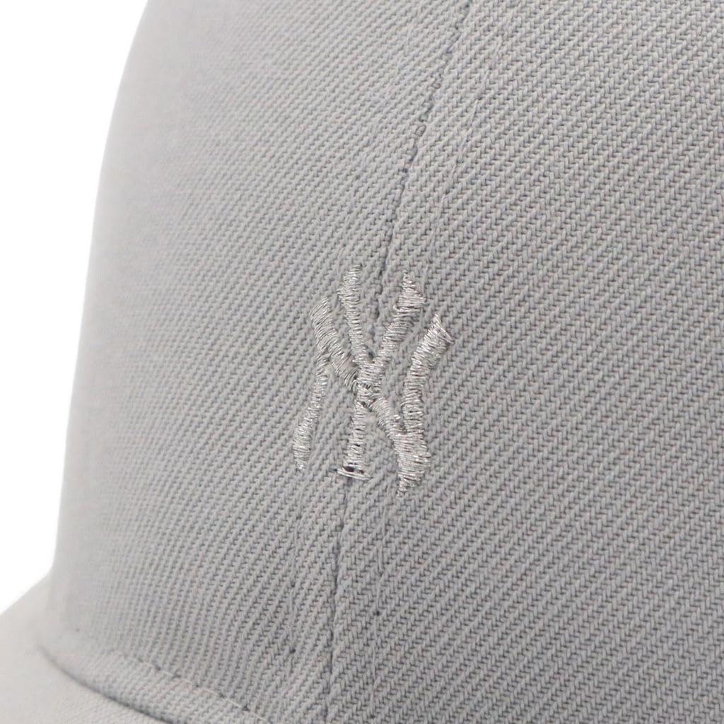 New Era 9Thirty New York Yankees ONSPOTZ NY Size 9Thirty Metallic Mini New York Yankees Cap, Exclusive, Gray, M/L, Logo, MLB,