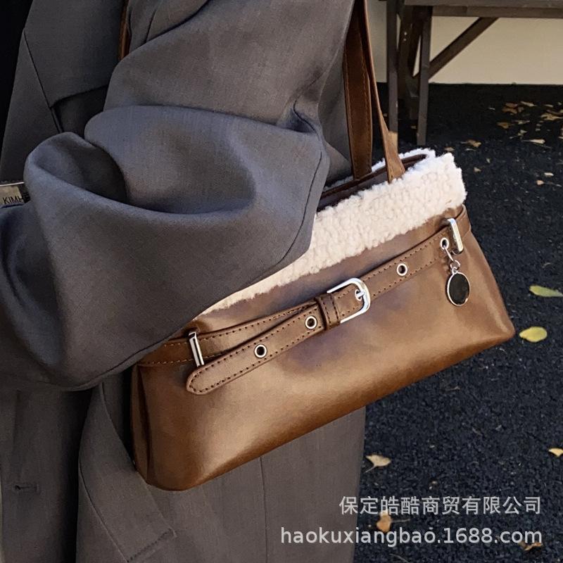 2025 new retro premium sense simple commuter baguette bag large capacity niche design fashionable shoulder armpit bag