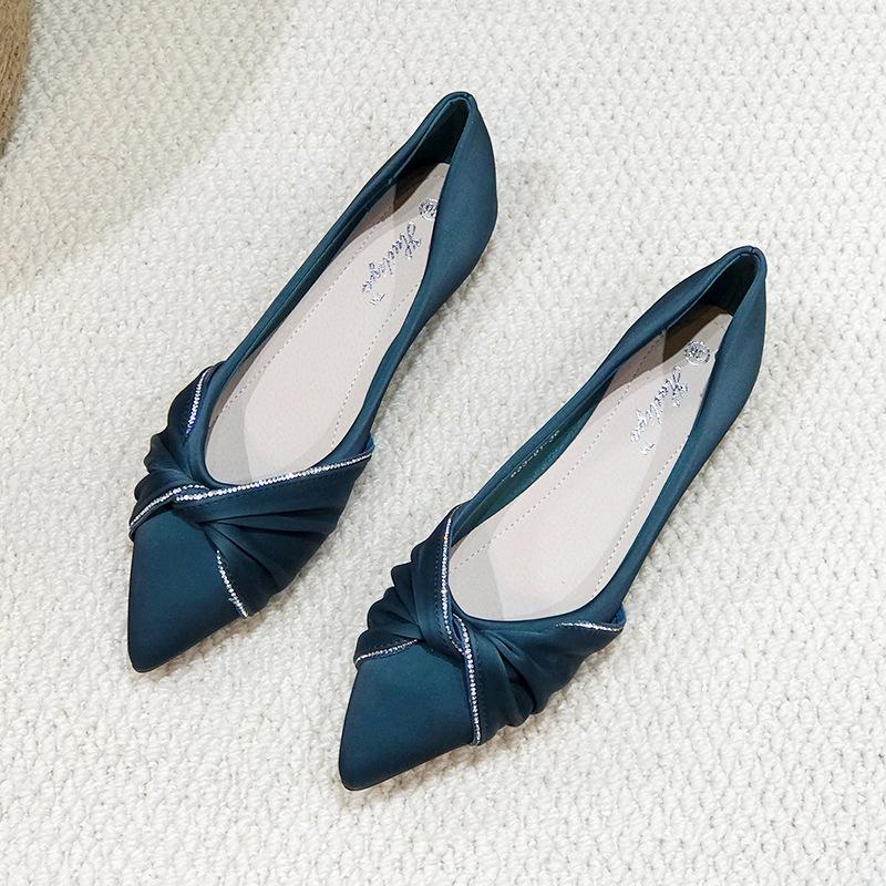 

Pointed single shoes spring and autumn new versatile shoes small fragrant wind shallow mouth flat bottom autumn shoes soft sole four seasons ladys 43