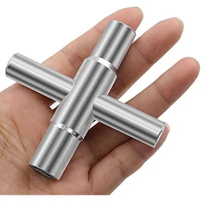 Armaturen Multifunktionales Design Armaturenschlüssel Schraubenschlüssel Petite 4-Wege-Schlüsselwrench Langlebig Vierkant Schlüsselwrench Klempnerwerkzeuge