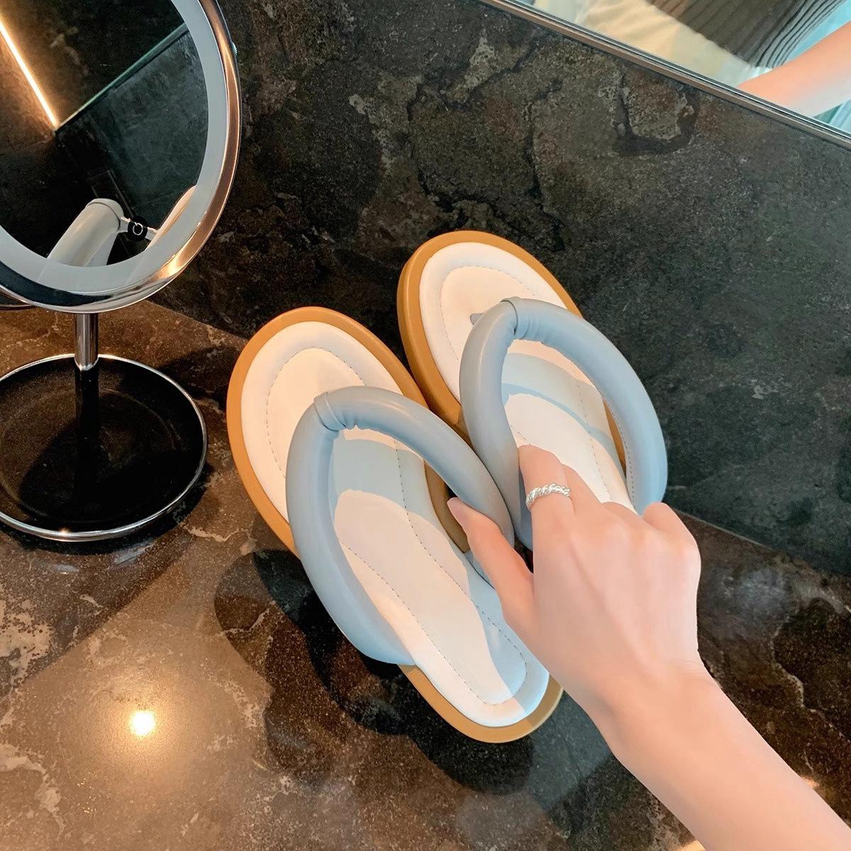 

Thick-bottomed cool slippers for women to wear 2025 new summer shit-stepping toe-pinching slippers seaside beach flip-flops 40 синий