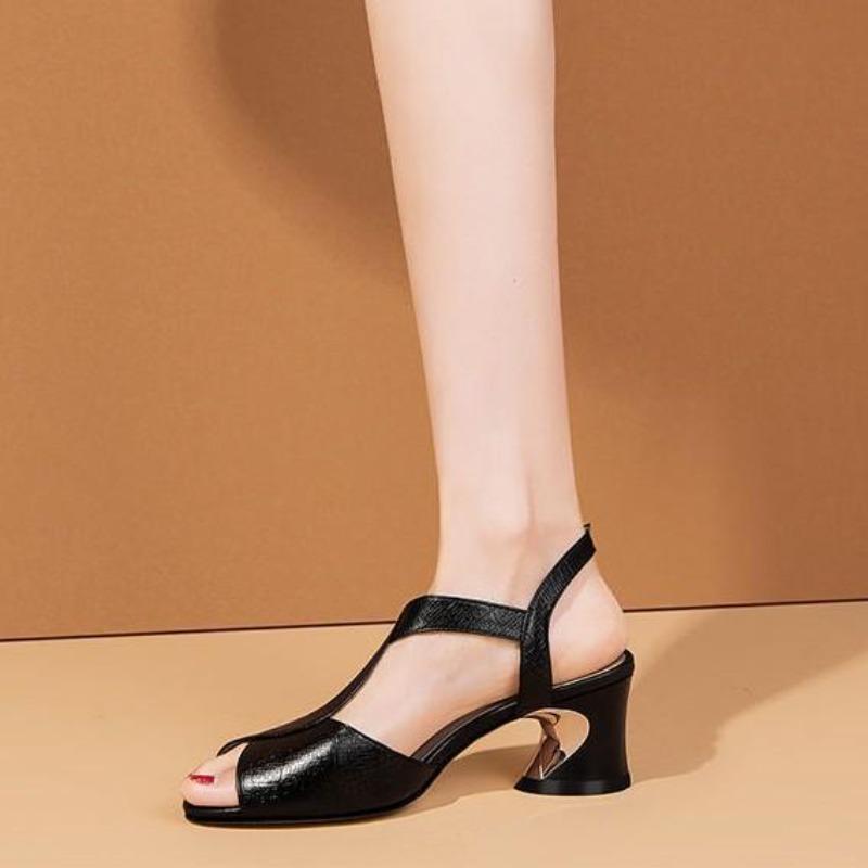 Damensandalen mit einem Riemen, dicken Absätzen und spitzen Zehen, lässige Schuhe mit mittlerem Absatz