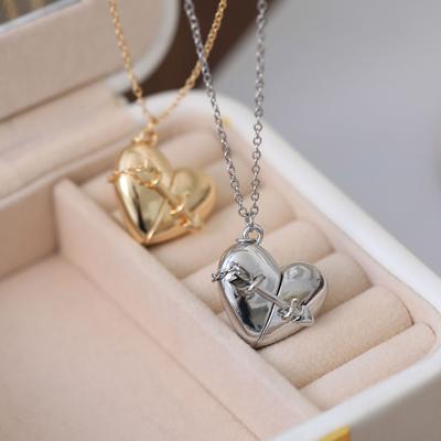 Love Photo Box Pendant Necklace Commemorative Opening And Closing Peach Heart Pendant Collarbone Chain, Proverbs Marriage Proposal Confession Gift