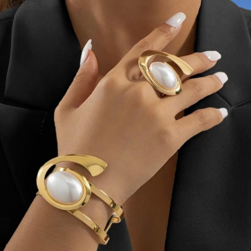 Personality exaggerated necklace high-end geometric E-shaped stud necklace bracelet ring jewelry set