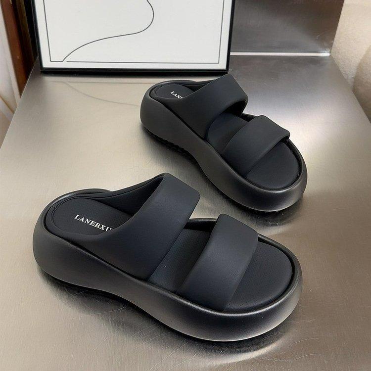 

белые шлепанцы на толстой подошве для женской уличной обуви лето 2025 новые высококлассные модные универсальные шлепанцы на одном ремешке женские повседневные сандалии 40 чёрный