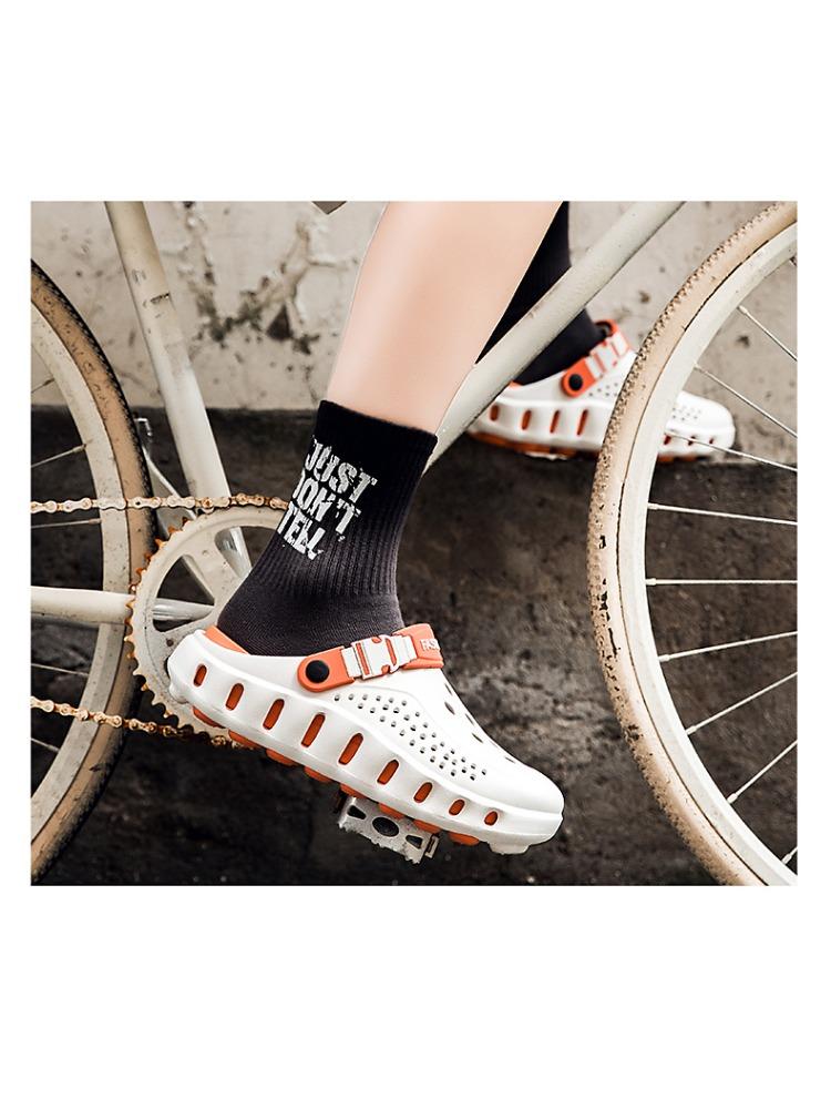 New Men Sandals Outdoor Soft Thick Sole Slides Breathable Sandals Non-Slip Garden Clogs Lightweight Summer Beach Slippers