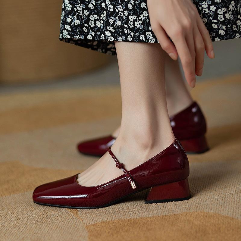 2025 spring red patent leather square head light mouth thick low heel French retro word with Mary Jane single shoes women