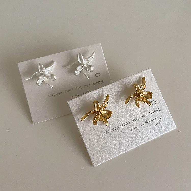 Irregular Retro Matte Metal Flower Stud Earrings for Women - Unique and Versatile Design