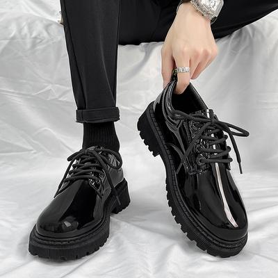 Glänzende kleine Lederschuhe Herren formell Business Britische Derby-Schuhe Herbst großer Kopf Freizeitschuhe neu erhöhte dicke Sohle