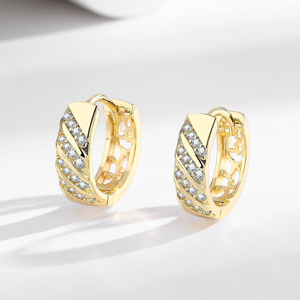 

Минималистичные серьги-кольца из 18-каратного золота с цирконами в европейском и американском стиле