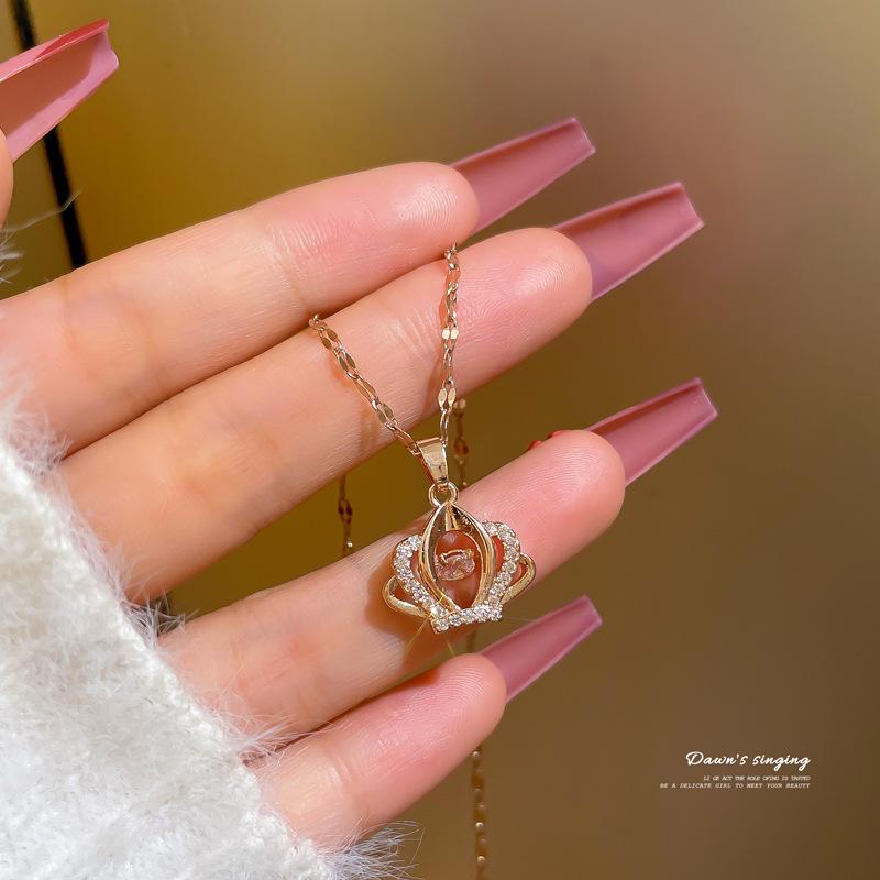 **Lively Women's Necklace: Titanium Steel & Gold-Plated Copper Clavicle Chain**