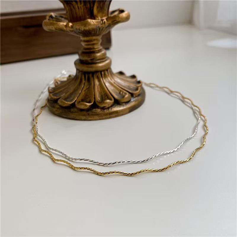 Třpytivý náhrdelník s vlnou květin: Retro korejský styl, módní, jednoduchý a všestranný, trendy INS styl, lehký luxusní řetízek na klíční kost.