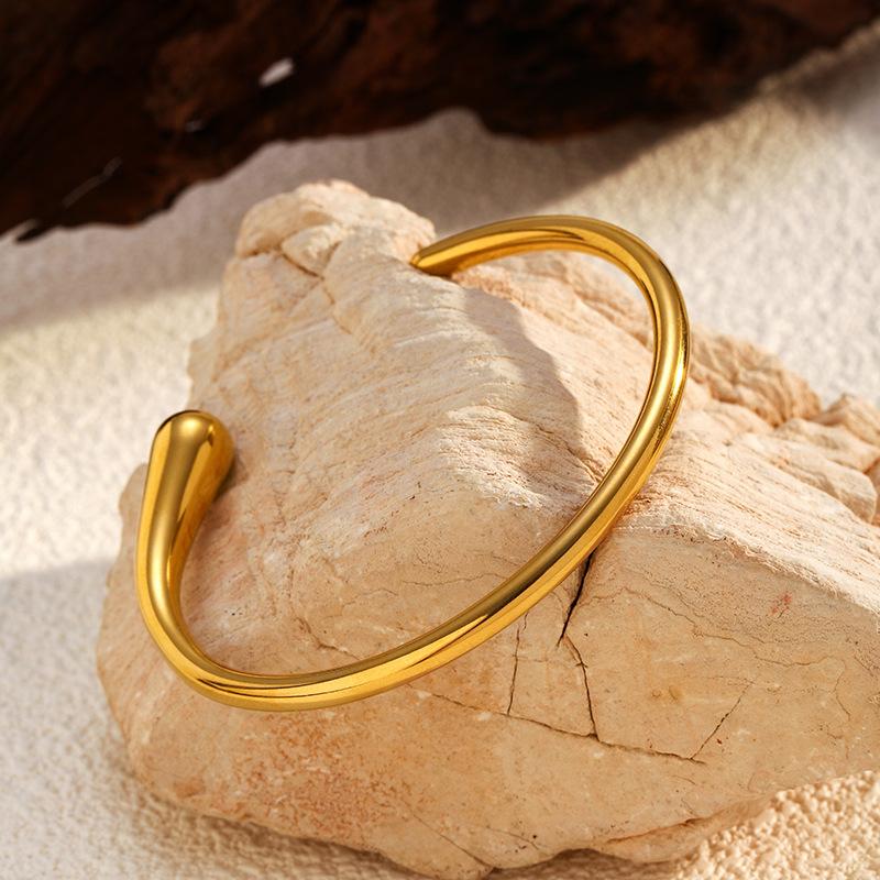 1011 stainless steel cast open bracelet, size and small head smooth texture bracelet 18K gold titanium steel jewelry