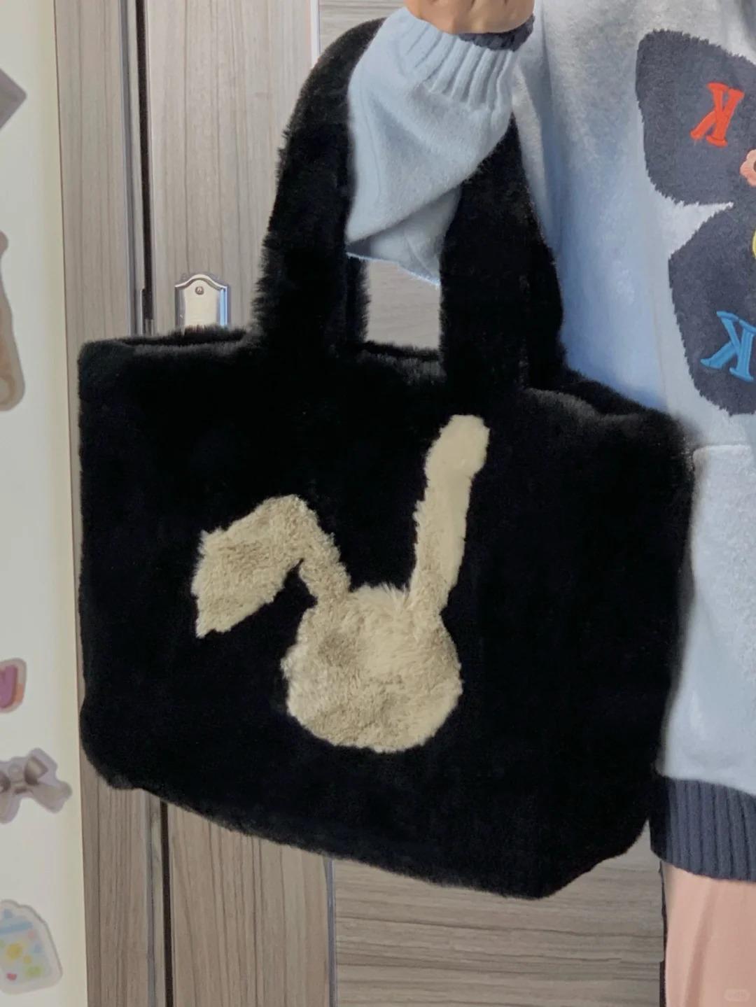 

Милая и модная универсальная плюшевая сумка большой вместимости, женская новая плюшевая сумка 2024 года, сумка-тоут для поездок на работу чёрный