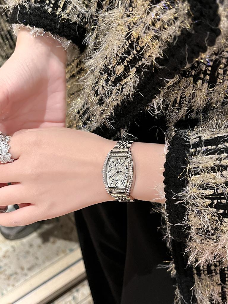Tonneau Full Diamond Plate Lady Watch Elegant Timepiece for Kazakhstan And Middle East Asian Countries