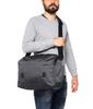 Bolsa de mensajero Manfrotto Manhattan Speedy 30 negra de 15 l con funda impermeable MB MN-M-SD-30