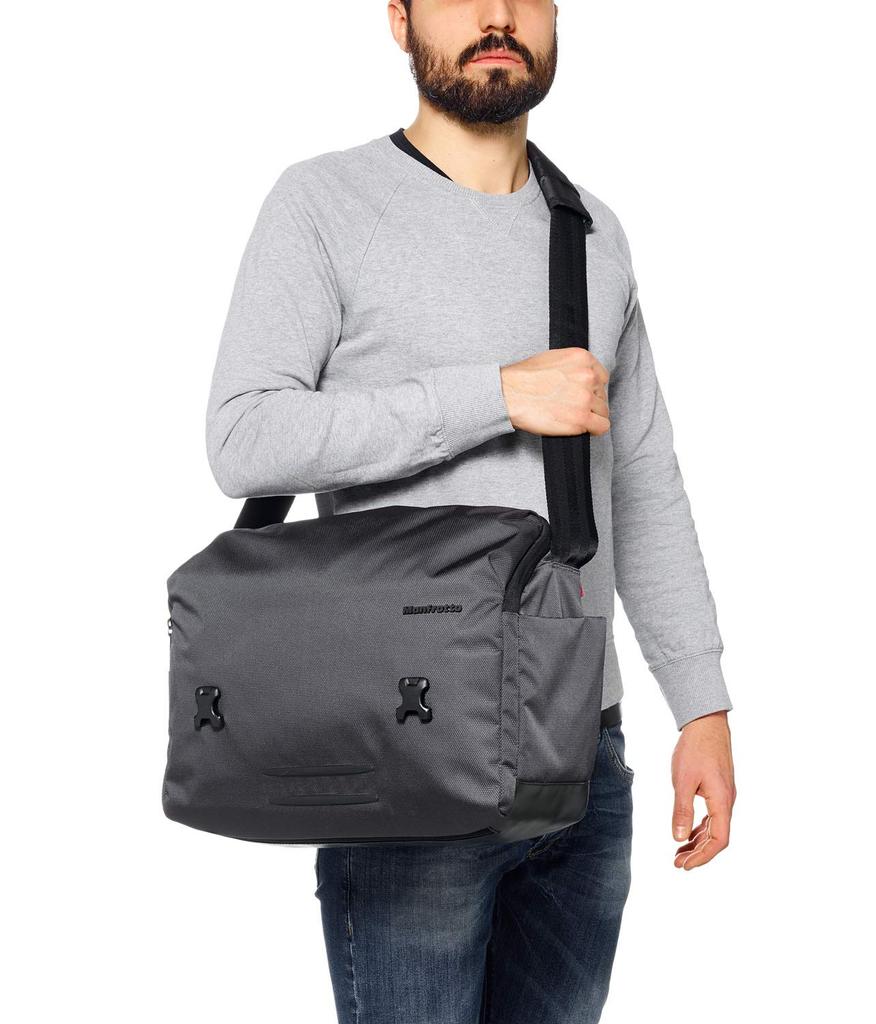 Manfrotto Manhattan Speedy 30 Messenger Bag černá 15L s pláštěnkou MB MN-M-SD-30