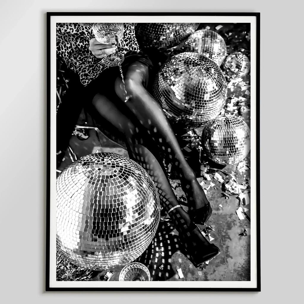 Retro Trendy Newspapers Girl Bar Magazine Cover Aesthetic Poster Print Wall Art Pictures Canvas Painting Living Room Home Decor