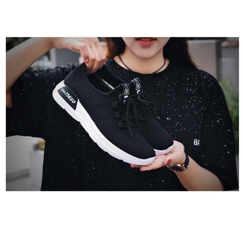 Fashion Versatile Sports Shoes Casual Style Fashionable Trend Running Commuting One Foot Kick New Women's Sports Shoes Launched