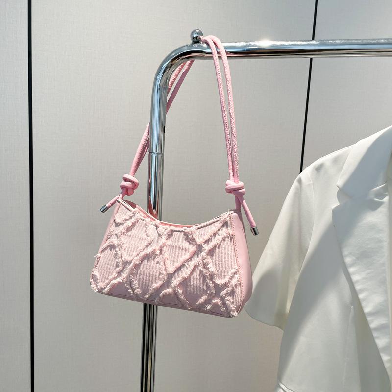 

Large-capacity tote bag women s 2025 new handbag niche foreign-style texture rhombus commuter shoulder messenger bag розовый