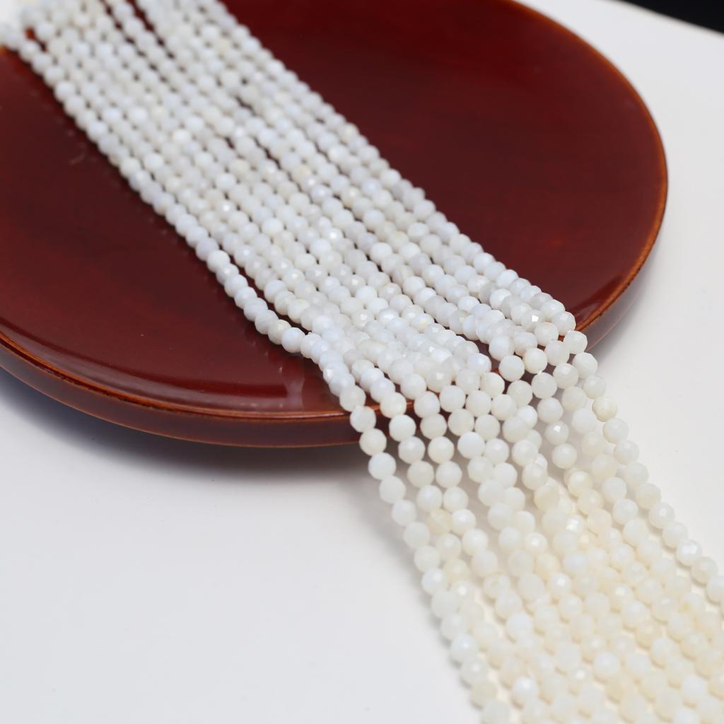 Přírodní sladkovodní mušlové korálky Bílé fasetované korálky 2-4mm Pro výrobu šperků DIY Náhrdelník Náramek Náušnice Doplněk Délka 38cm