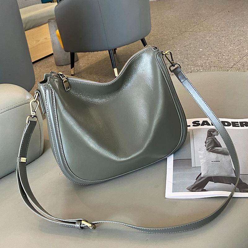 New Versatile Broadband High-capacity Crossbody Bag for Women's Niche Leather Shoulder Bag, Simple and Fashionable Cowhide Soft Bag