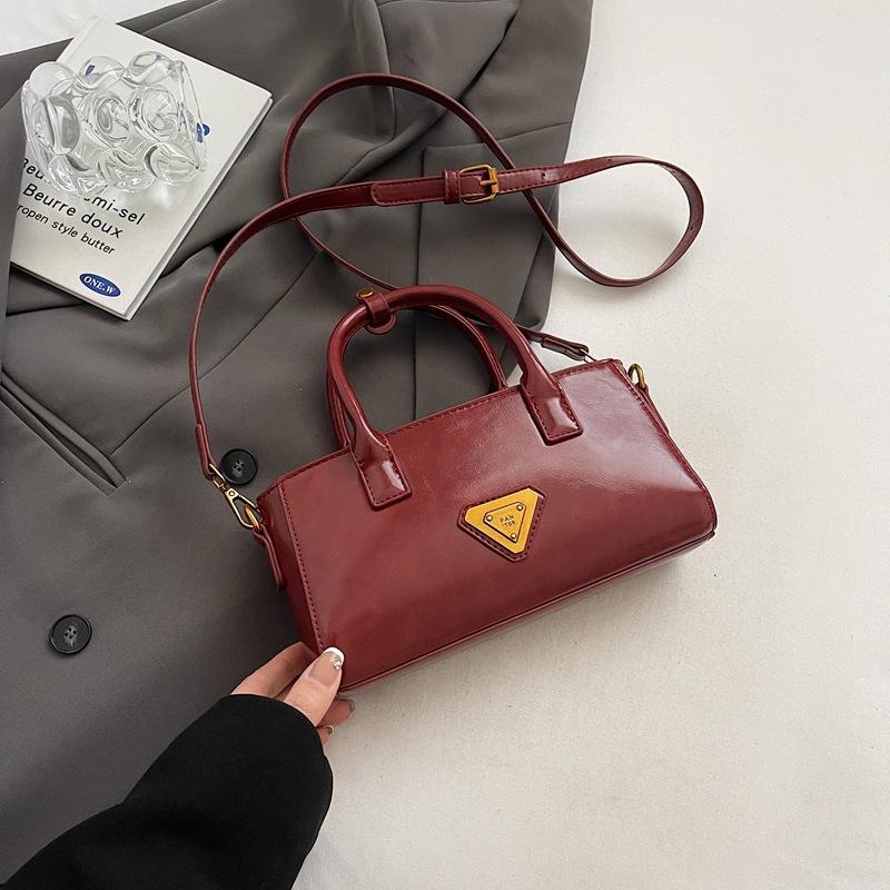 

Premium sense niche bag women s autumn and winter retro new versatile messenger bag portable work small bag