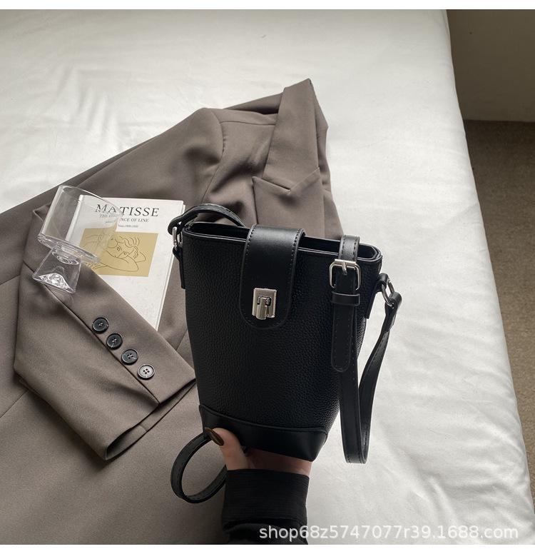 Foreign Style Ins Versatile Bucket Small Bag Women's 2025 New Summer Niche Design Mobile Phone Bag Shoulder Messenger Bag