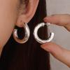 Elegant C-Shaped Earrings: Fashionable Geometric Hoops In Gold or Silver. Perfect for Commuting, Offering a Versatile, Lightweight Luxury Style.