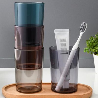 Tragbarer Zahnbürstenbecher Vierfarbig wählbar Bequemer Griff 64g Waschbecken/umgebend Mundspülbecher Großes Fassungsvermögen Ps-Material