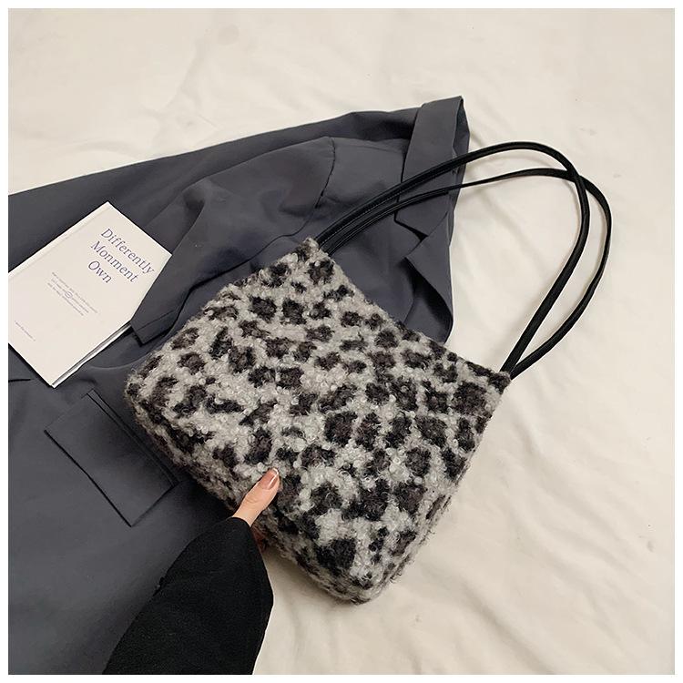 Autumn and Winter Fluffy Leopard Print Bag Women's 2025 New Fashion Versatile Shoulder Bag Premium Plush Bucket Bag