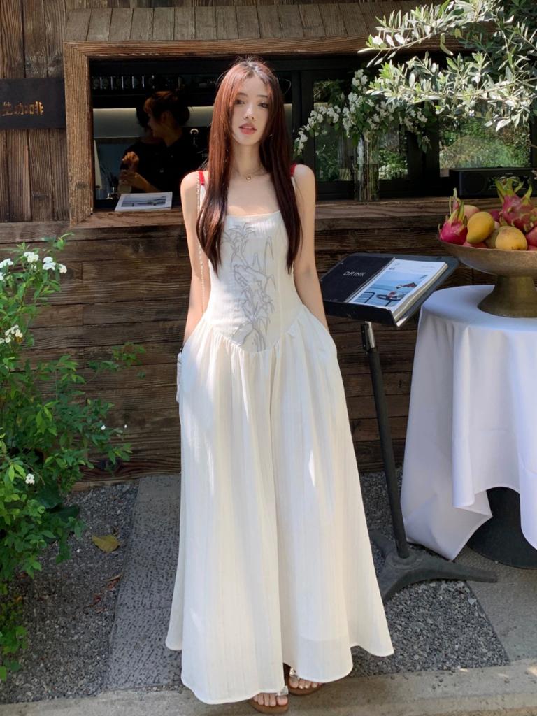 French suspender dress women's summer waist and thin knee long dress niche design sense floral A-shaped skirt tide
