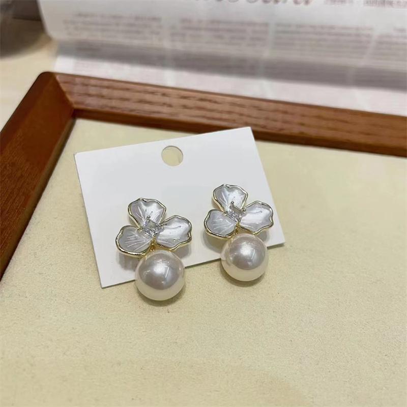 Three Petal Flower Imitation Pearl Enamel Stud Earrings for Women Simple Temperament Fashion Sweet Personality Jewelry Gift