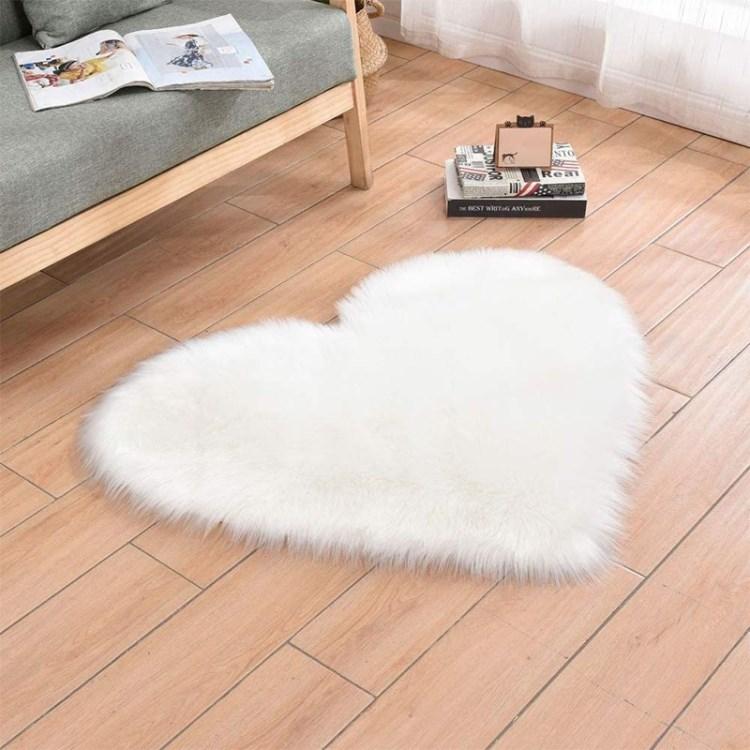 

Heart-shaped Fluffy Rug Shaggy Floor Mat Faux Fur Carpet Sofa Pad Mat//40*50 cm White